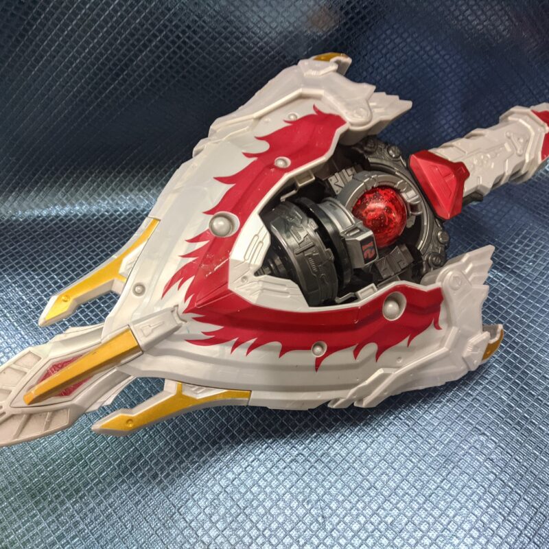 DX Revolving Transformation Sword & Shield Houou- Uchu Sentai Kyuranger.